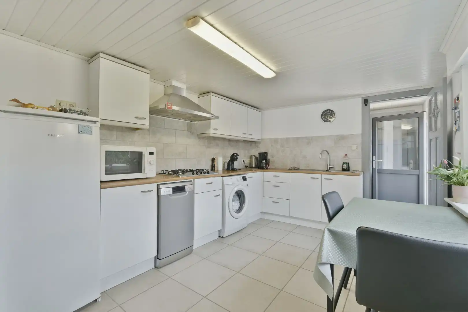 Gezellige stadswoning met 2 slaapkamers en 2 badkamers en tuin foto 6
