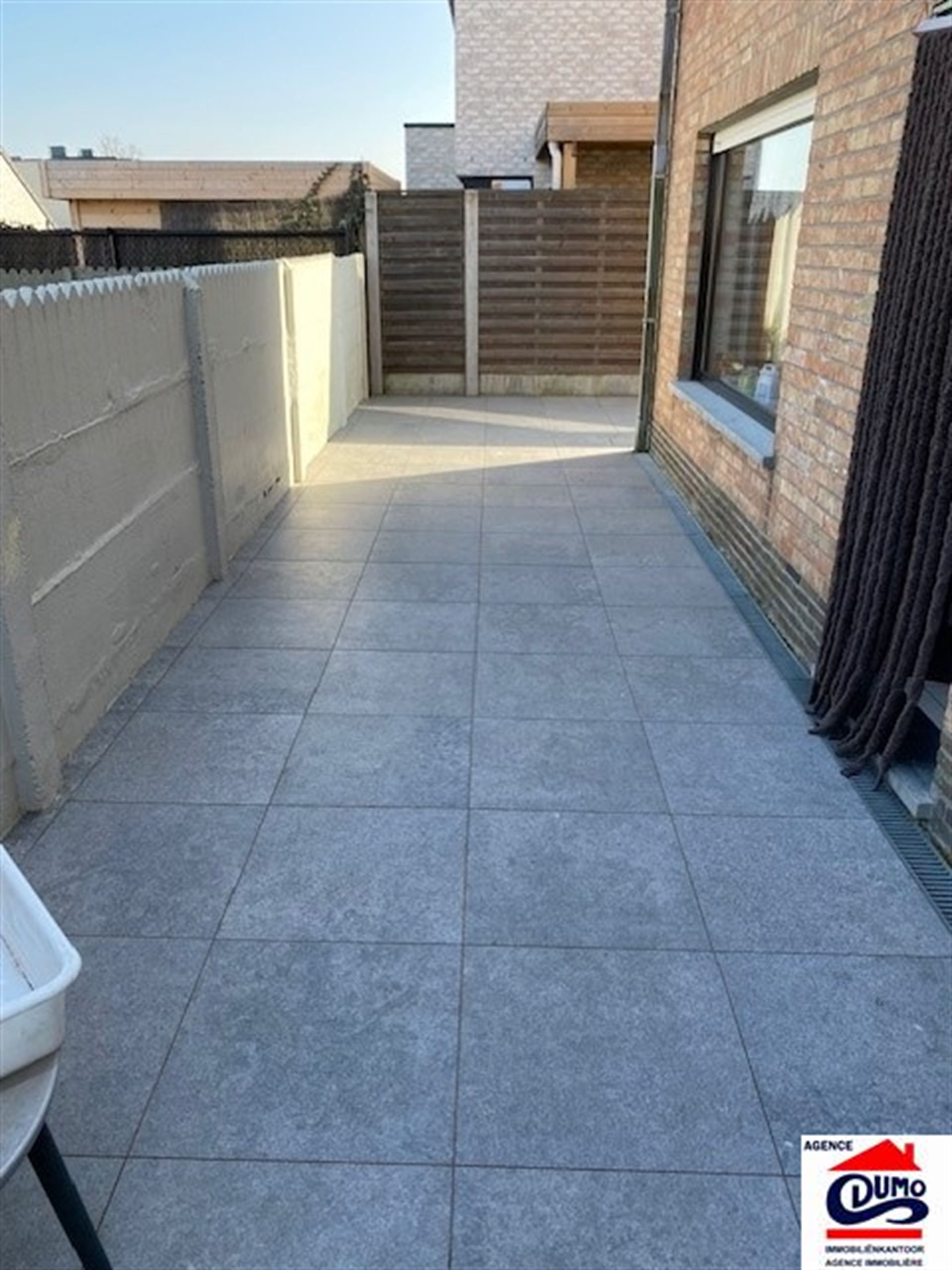 Goed gelegen half open bebouwing met 4 slaapkamers en garage foto 11
