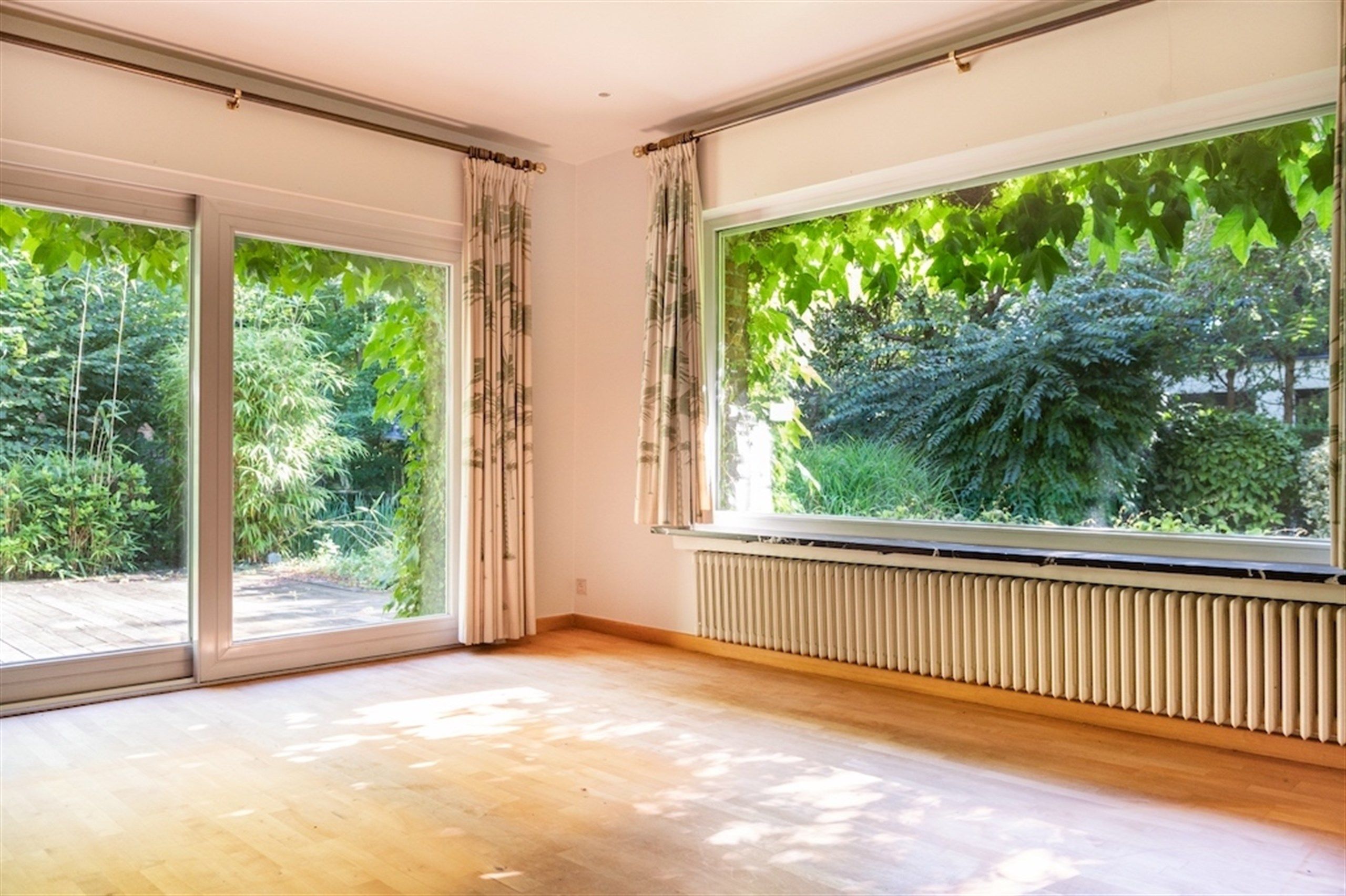 Royale en stevige eigendom op 1000 m2 aan de stadsrand foto 14