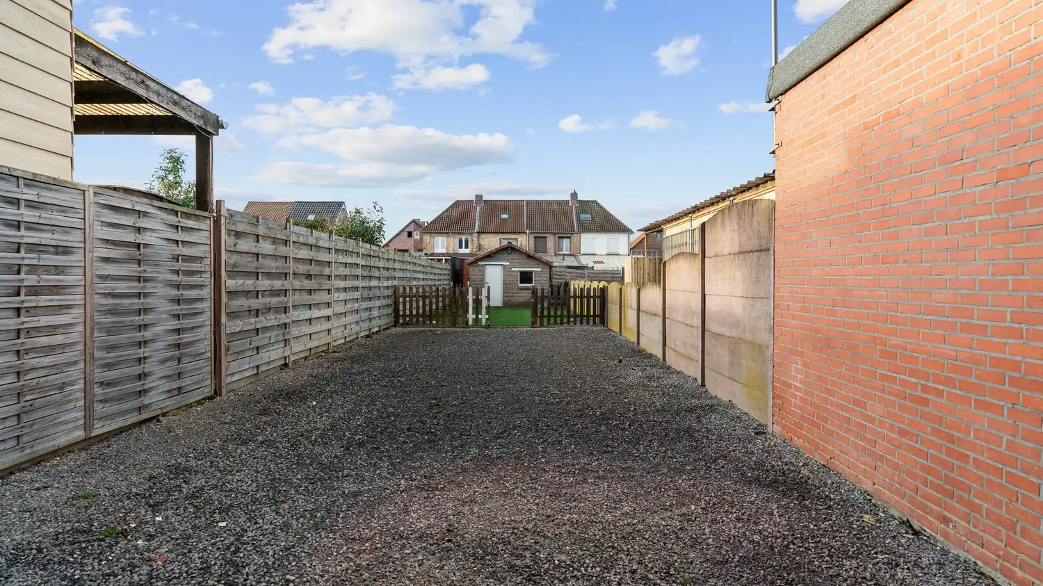 Volledig gerenoveerde woning met 3 slaapkamers en tuin. foto 21