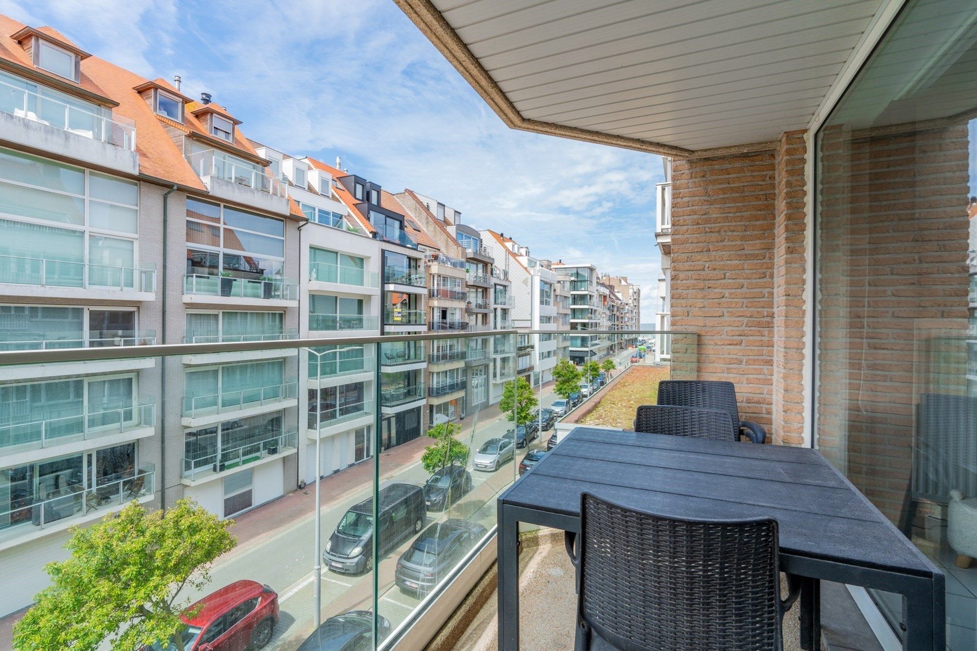 Twee slaapkamer appartement met garagebox aan het strand  foto 1