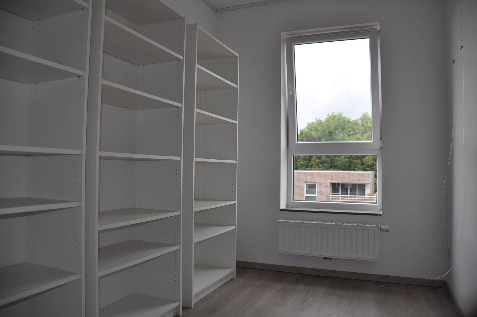 Instapklaar appartement met 2 slaapkamers, terras, staanplaats. foto 11