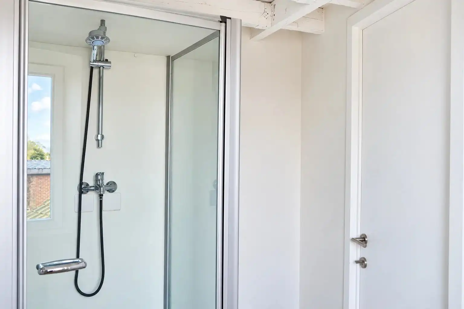 CHARMANTE, INSTAPKLARE WONING MET 2 SLPK'S EN ZUIDWESTGERICHTE STADSTUIN IN HARTJE BORGLOON foto 13