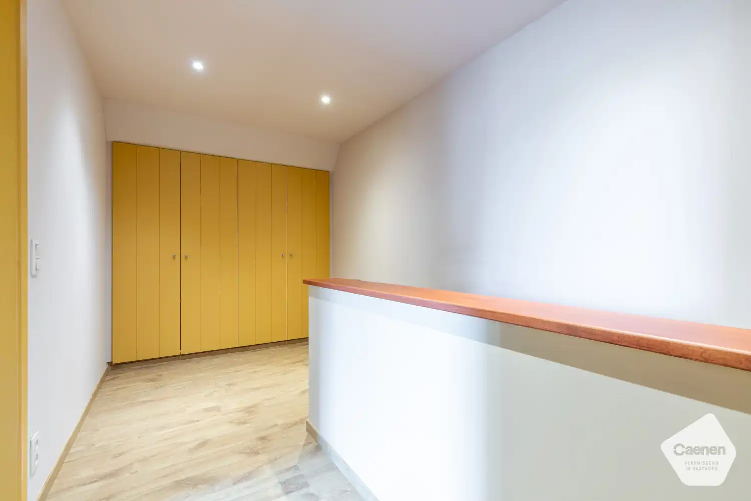 Leuke & lichtrijke charmante half-open woning met 4 slaapkamers, garage en leuke tuin! foto 18