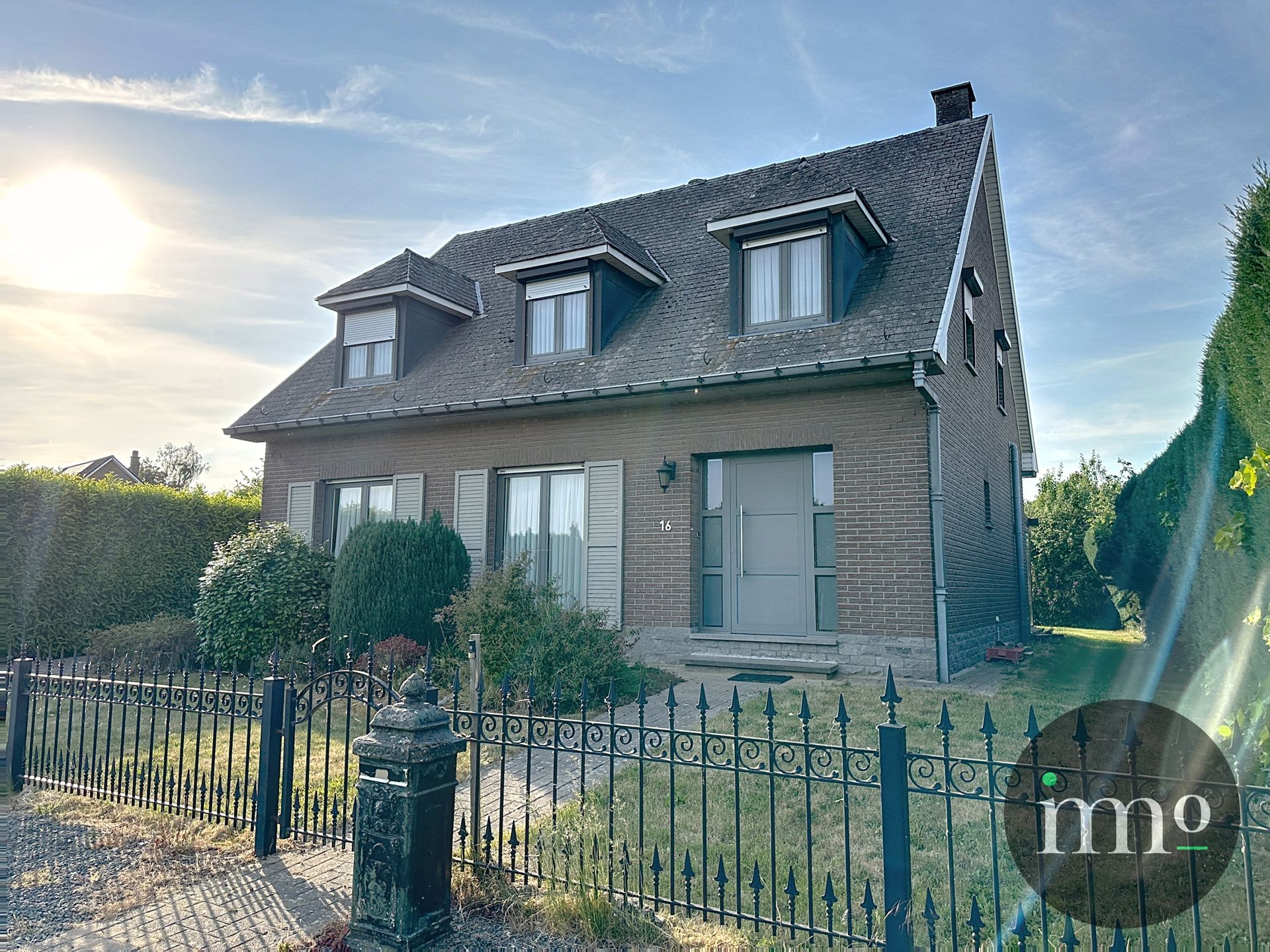 Mooie villa met tuin in residentiële straat foto 2