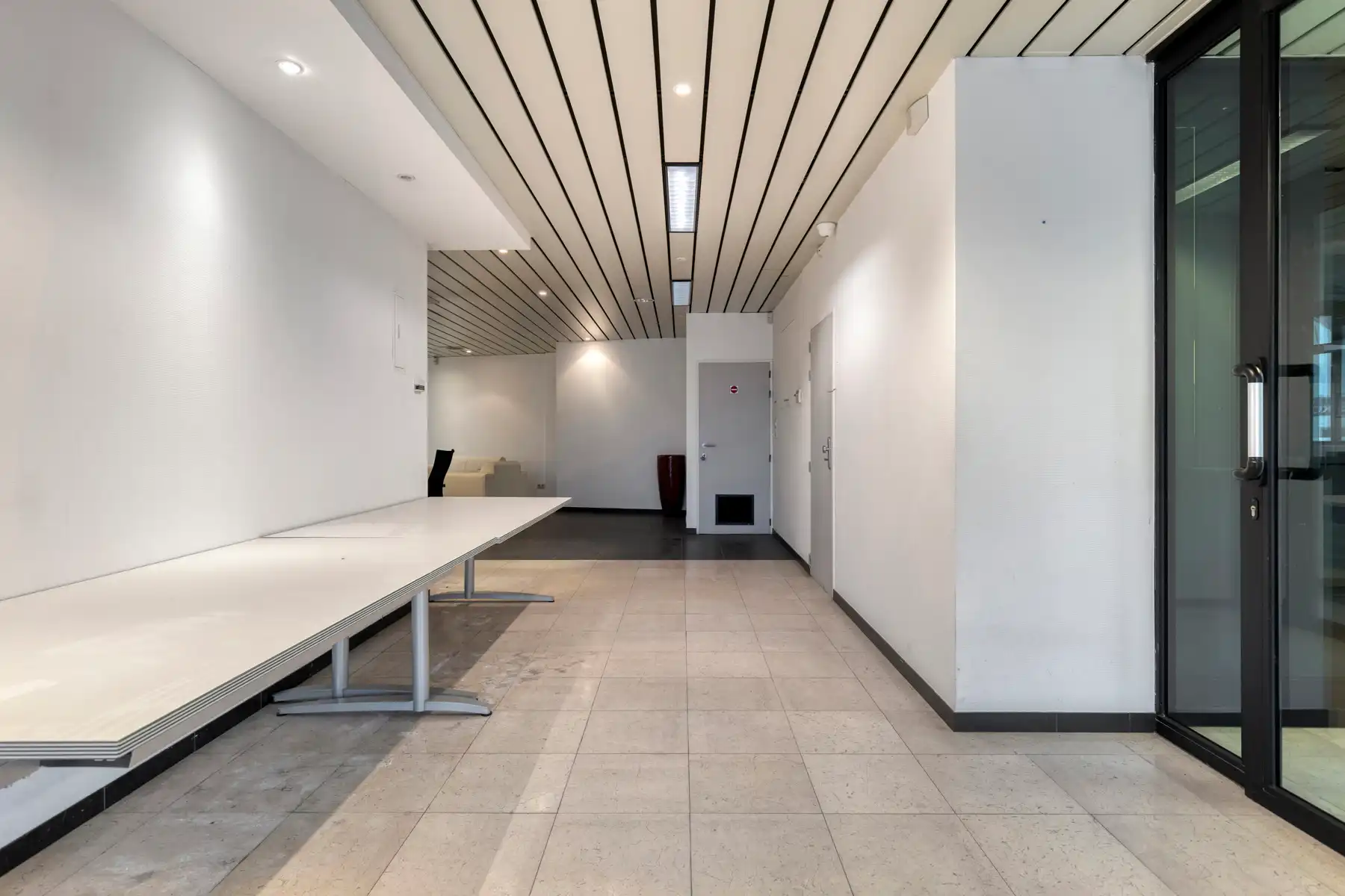 Topgelegen kantoorruimte voor medische praktijk foto 6