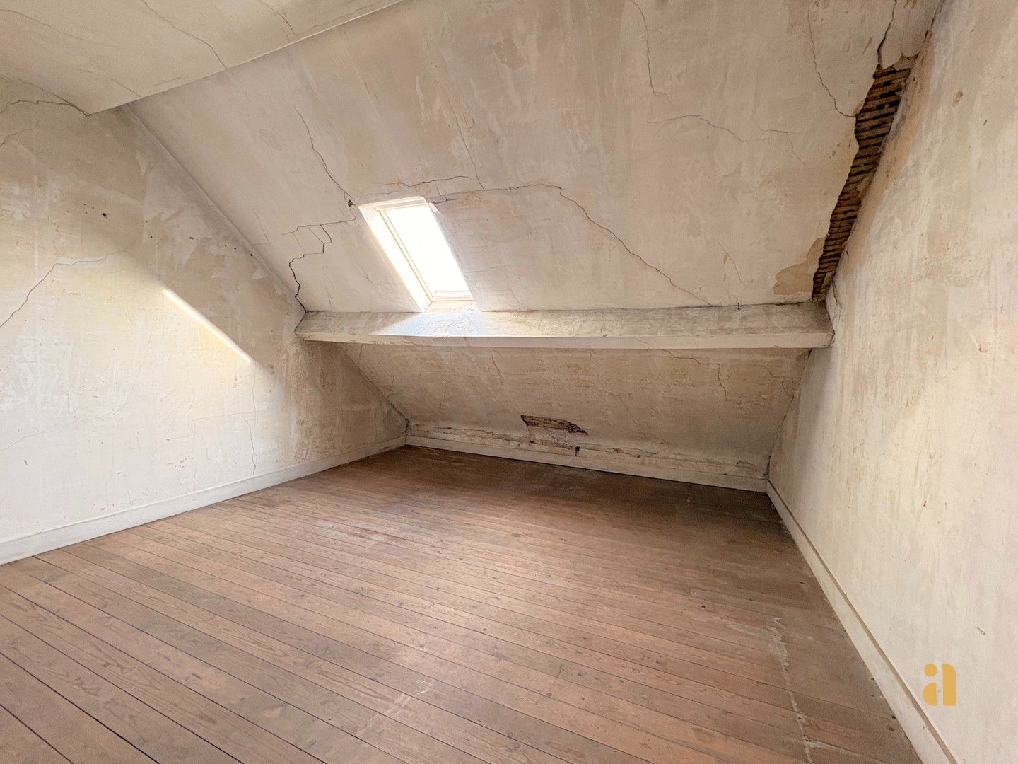 Mooie renovatiekans: ruime tuin en immens veel potentieel foto 24