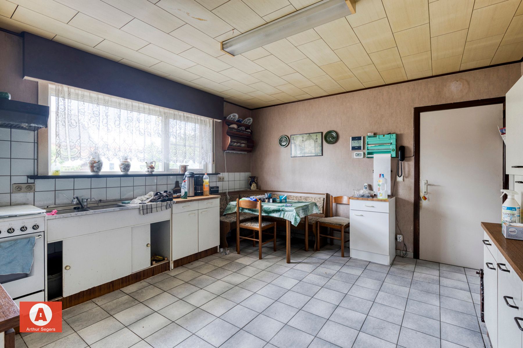 Te renoveren half-open bebouwing op gunstige ligging foto 8