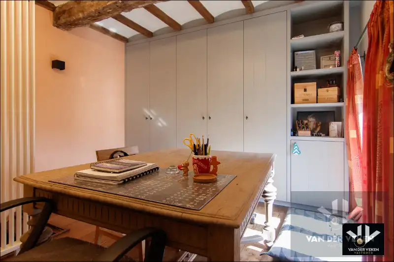 Volledig gerenoveerde, instapklare hoeve met authentieke elementen en sfeer in het hart van Haspengouw - een charmante woning én een ideale locatie om uw evenementenlocatie, B&B, kantoor, ... te vestigen! foto 16