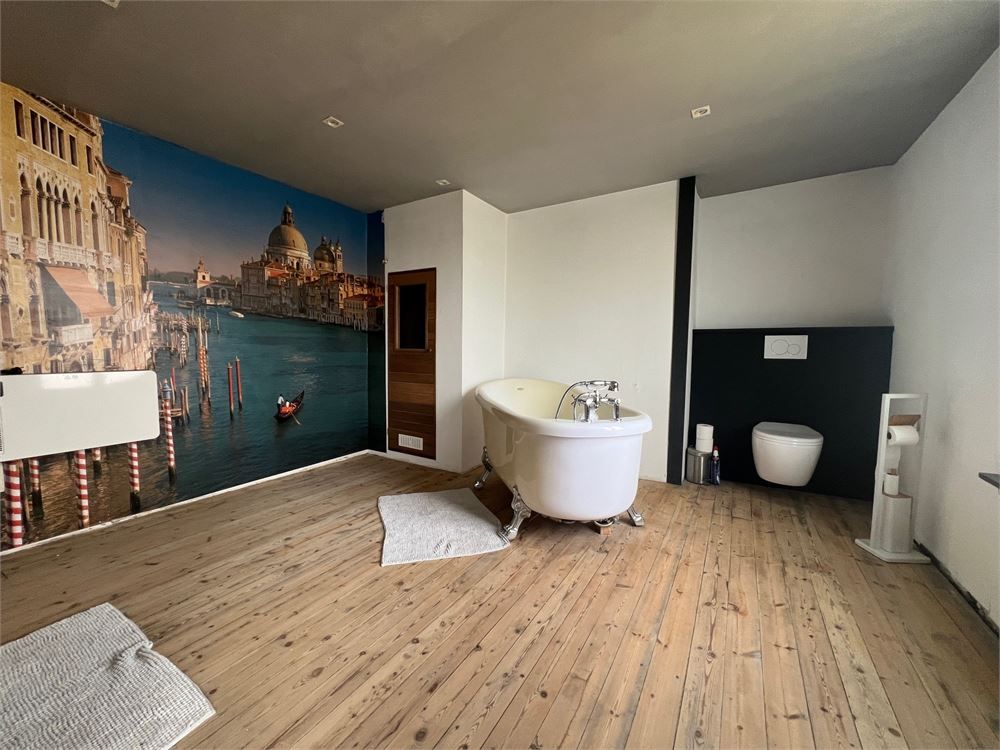 Instapklare woning met veel potentieel! foto 8