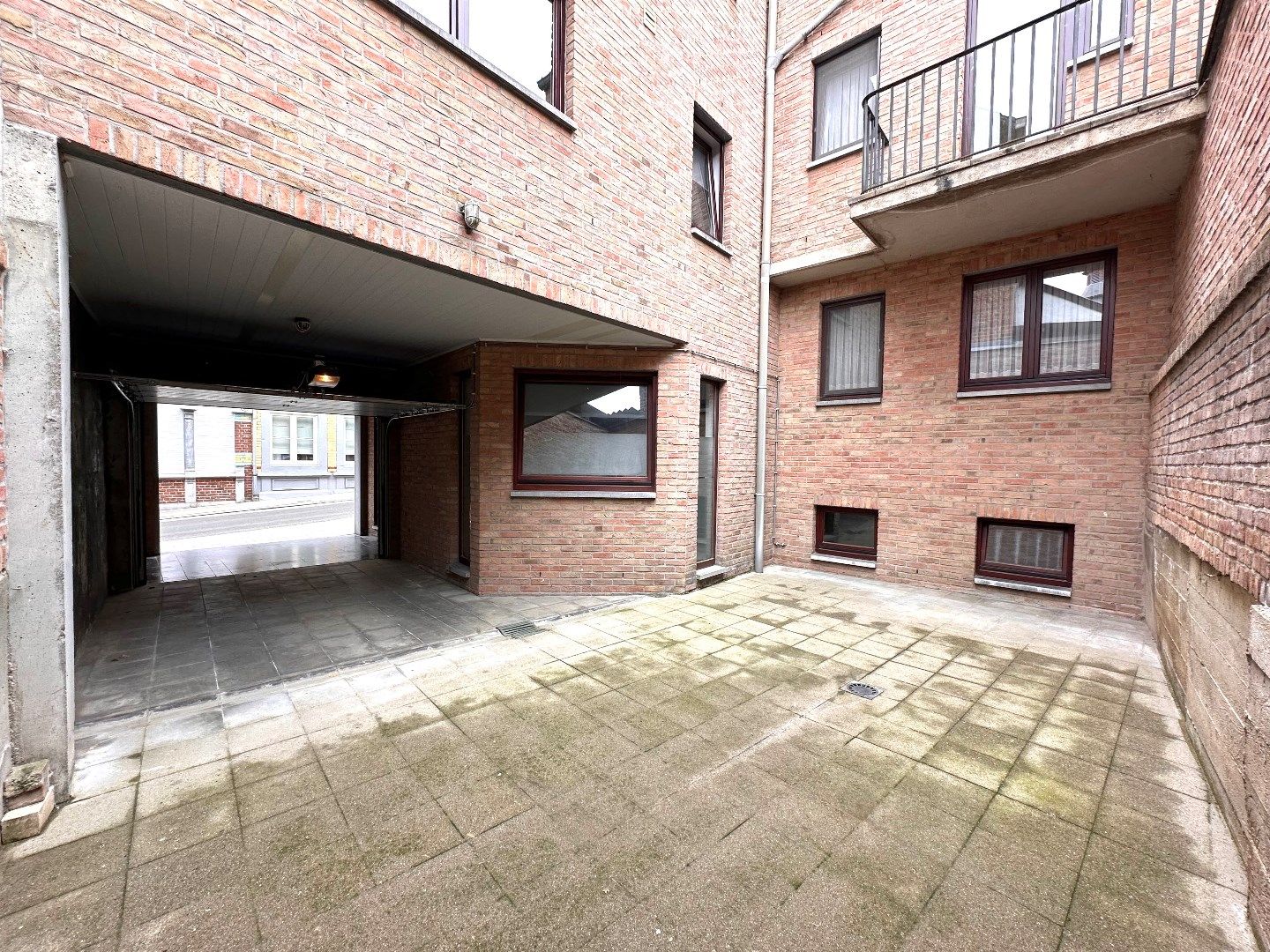 Ruim appartement met garage, terras en kelder in het centrum van Tongeren foto 17