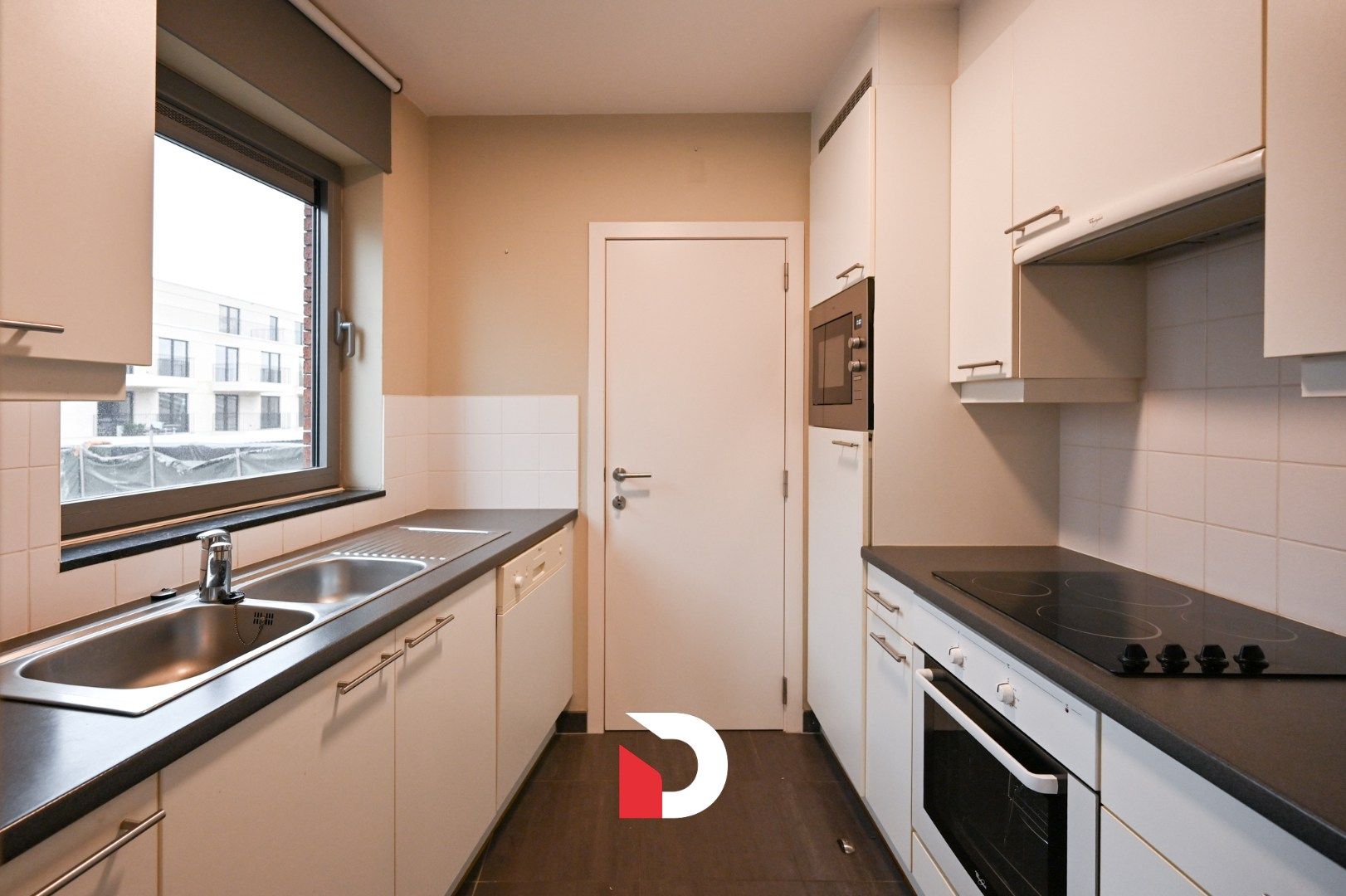 Lichtrijk 3-kamerappartement met frontaal zicht op het water foto 5