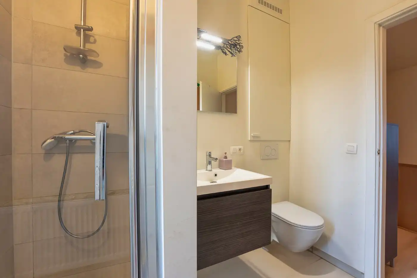 Ruime, instapklare HOB met 3 slpk., garage en tuin foto 10