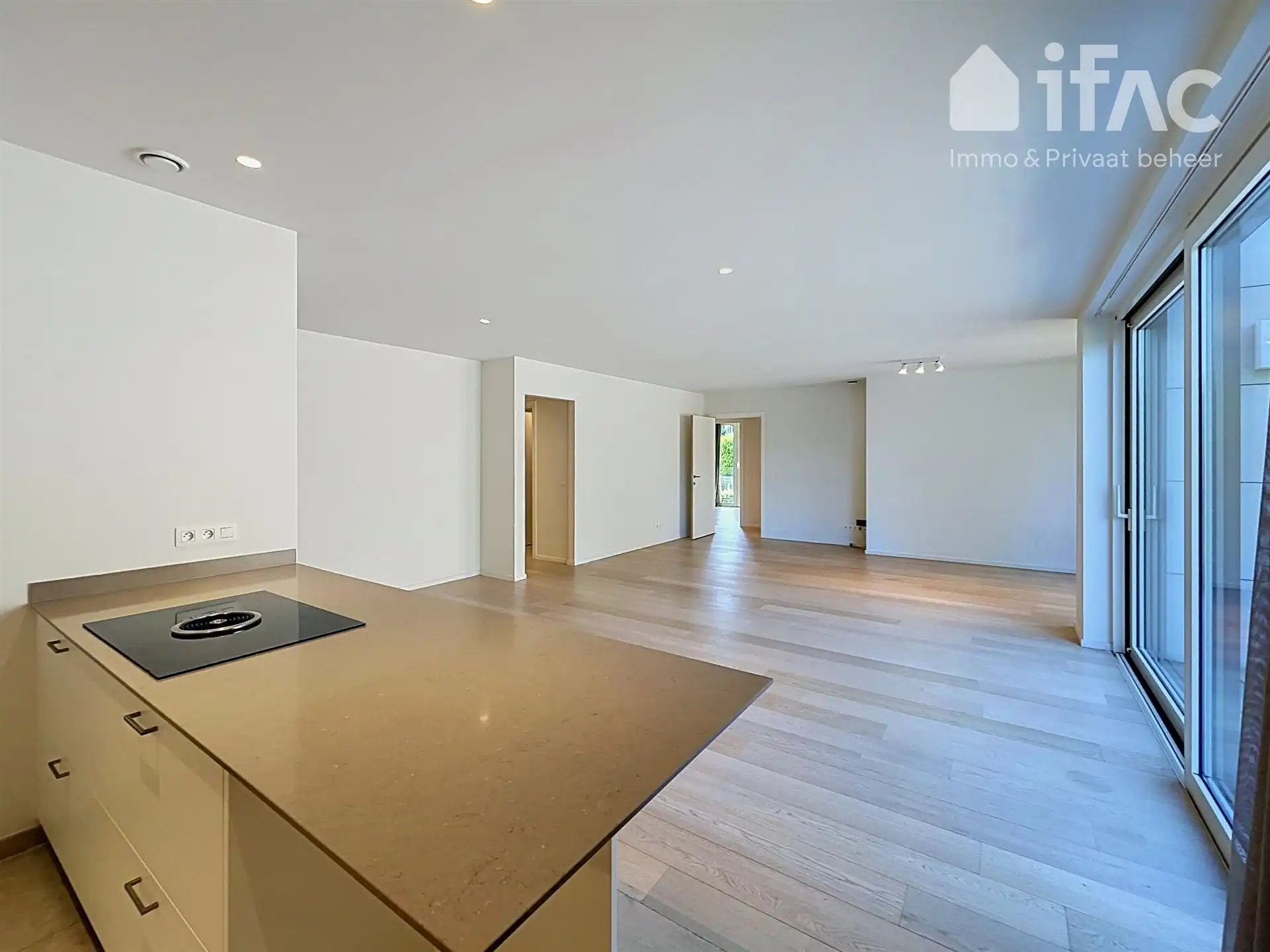 Uitstekend afgewerkt 2 slaapkamer appartement met mooi zicht foto 9