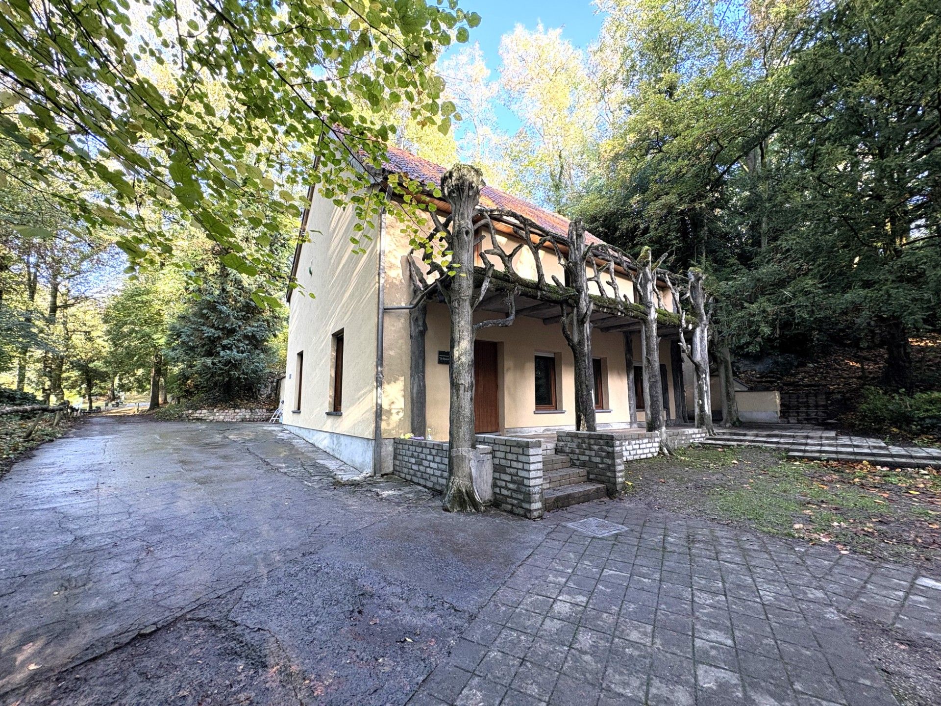 Exclusieve woning in het St. Arnolduspark Tiegem foto {{pictureIndex}}