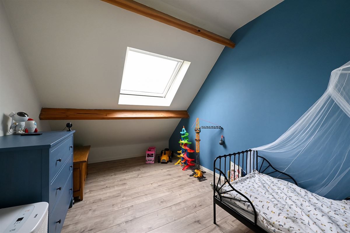 Geheel gerenoveerde gezinswoning met ruime garage foto 22