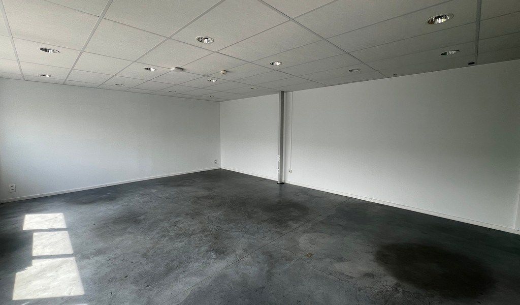 Bedrijfsgebouw met laadkade te koop in Zottegem foto 15