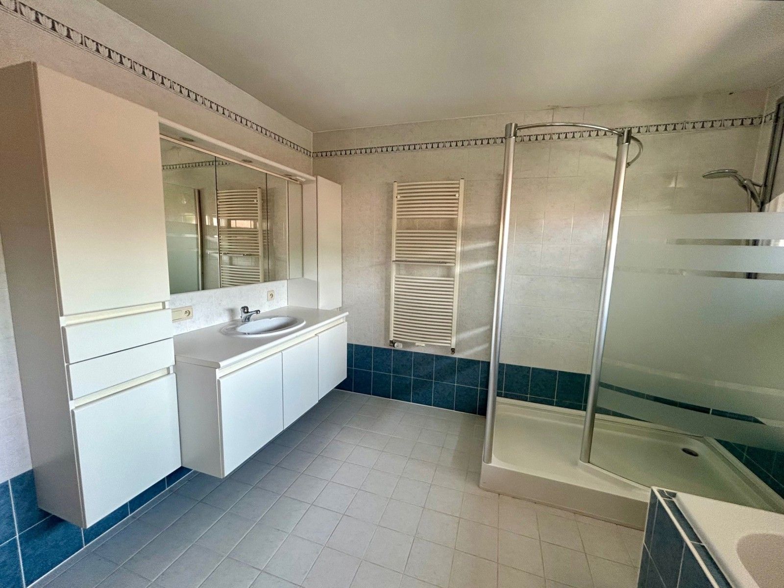 Eigentijdse gezinswoning met 3 slaapkamers en tuin foto 20