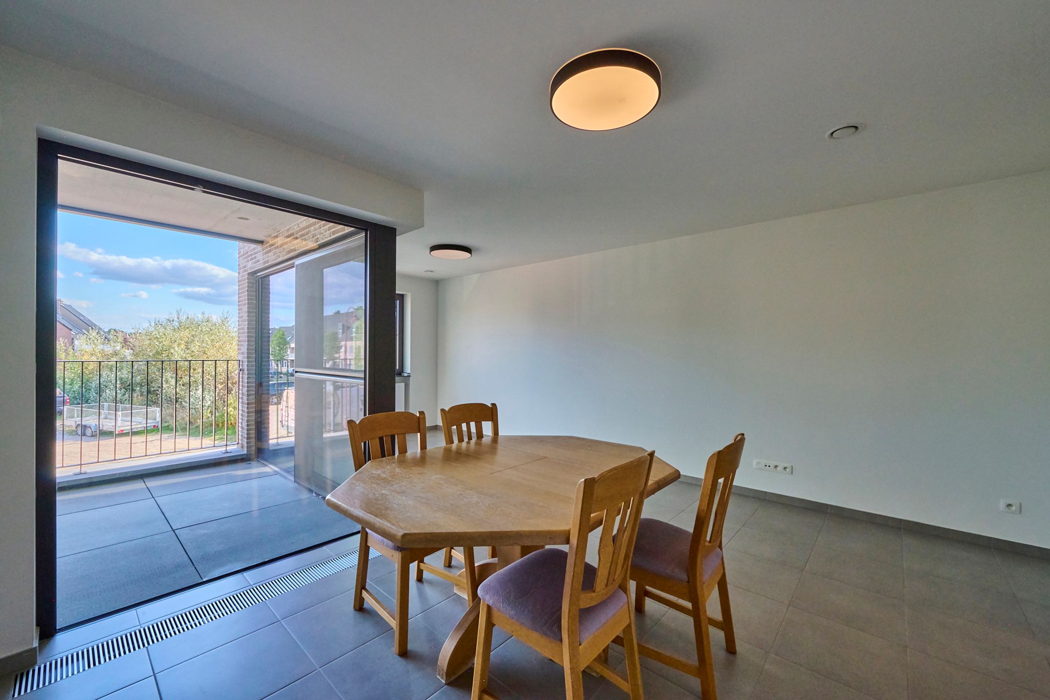 Energiezuinig, recent 2 slpk appartement + parking + berging foto 4
