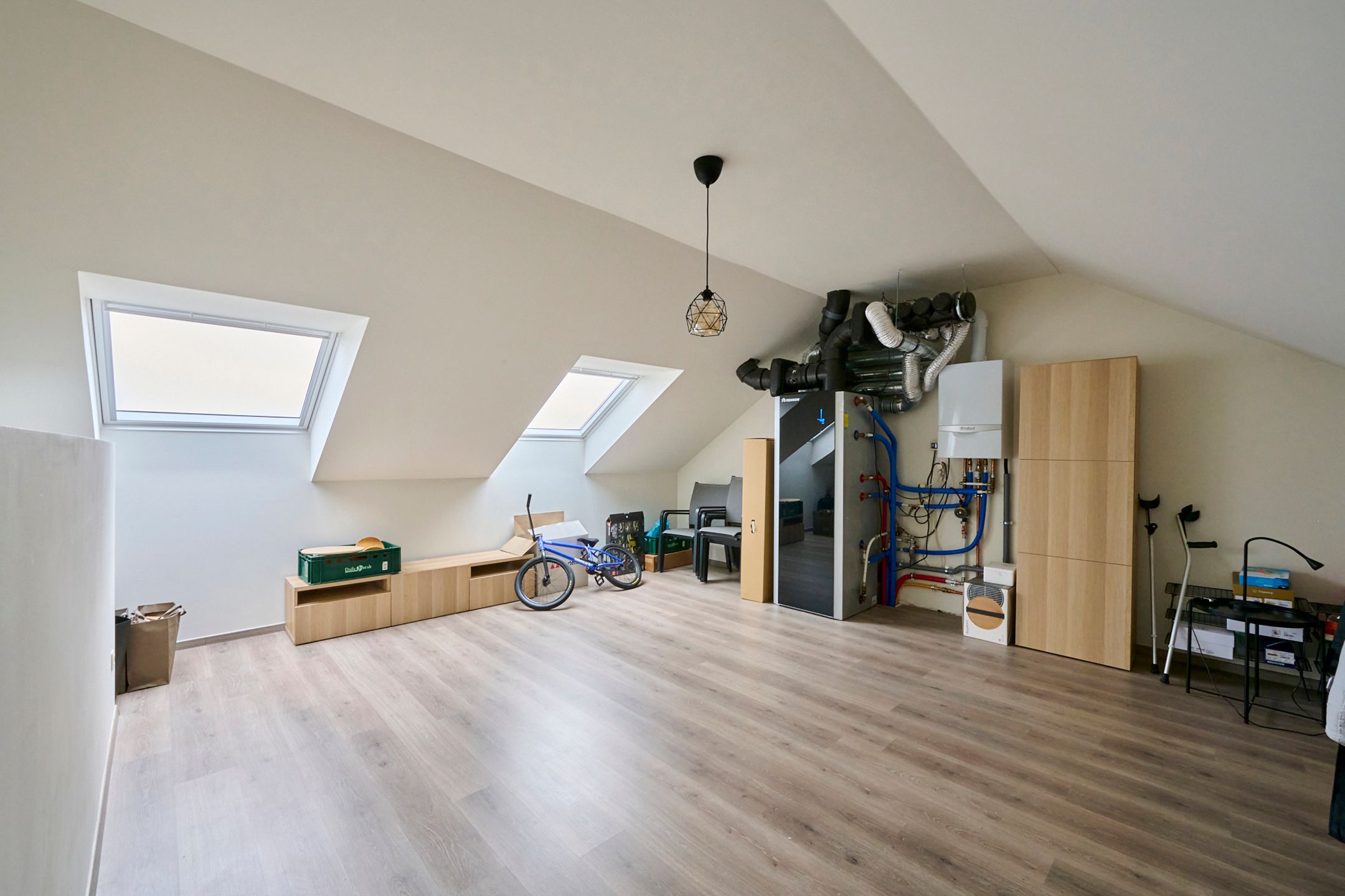 Moderne, recent gebouwde woning met tuin foto 16