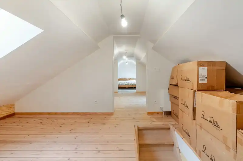 Handelsruimte met woonappartement in het centrum van Wommersom foto 24