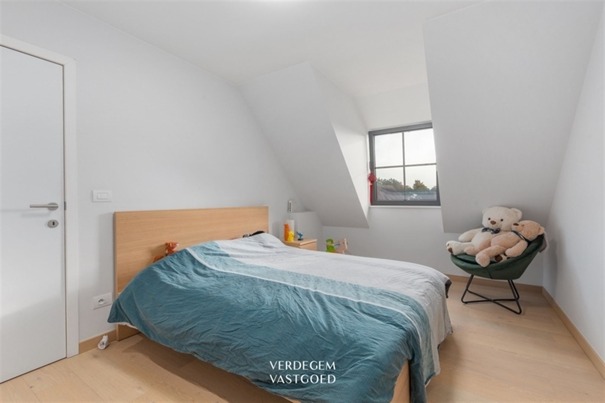 Charmante gezinswoning met 3+1 slaapkamers en praktijkruimte in de tuin foto 13