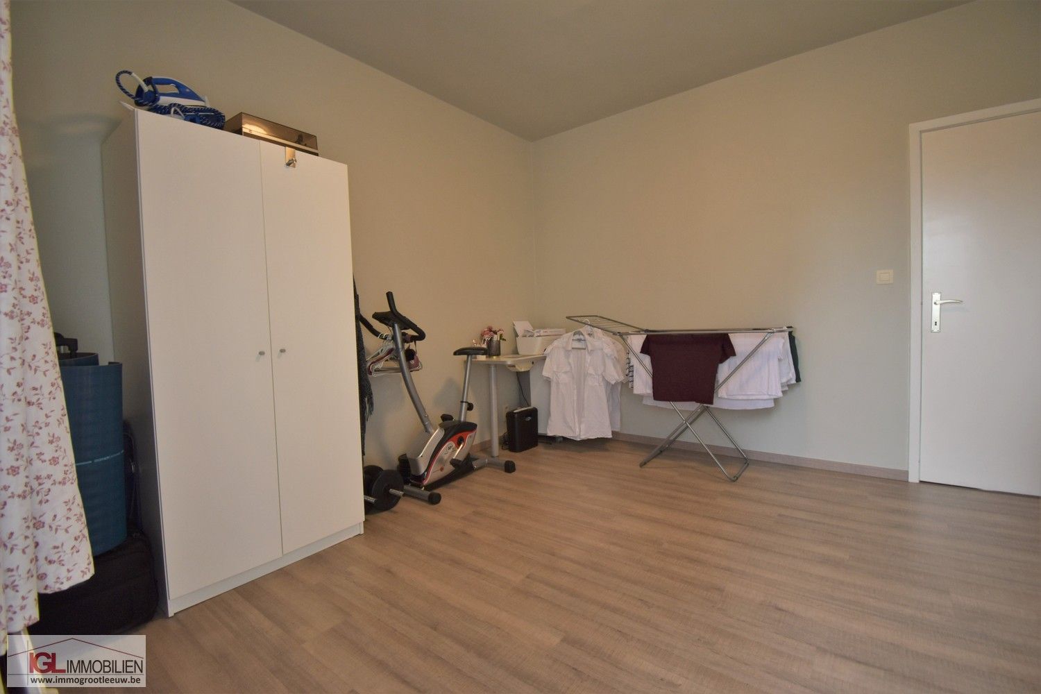 Goed gelegen gerenoveerd tweekamerappartement te centrum Sint-Pieters-Leeuw! foto 9