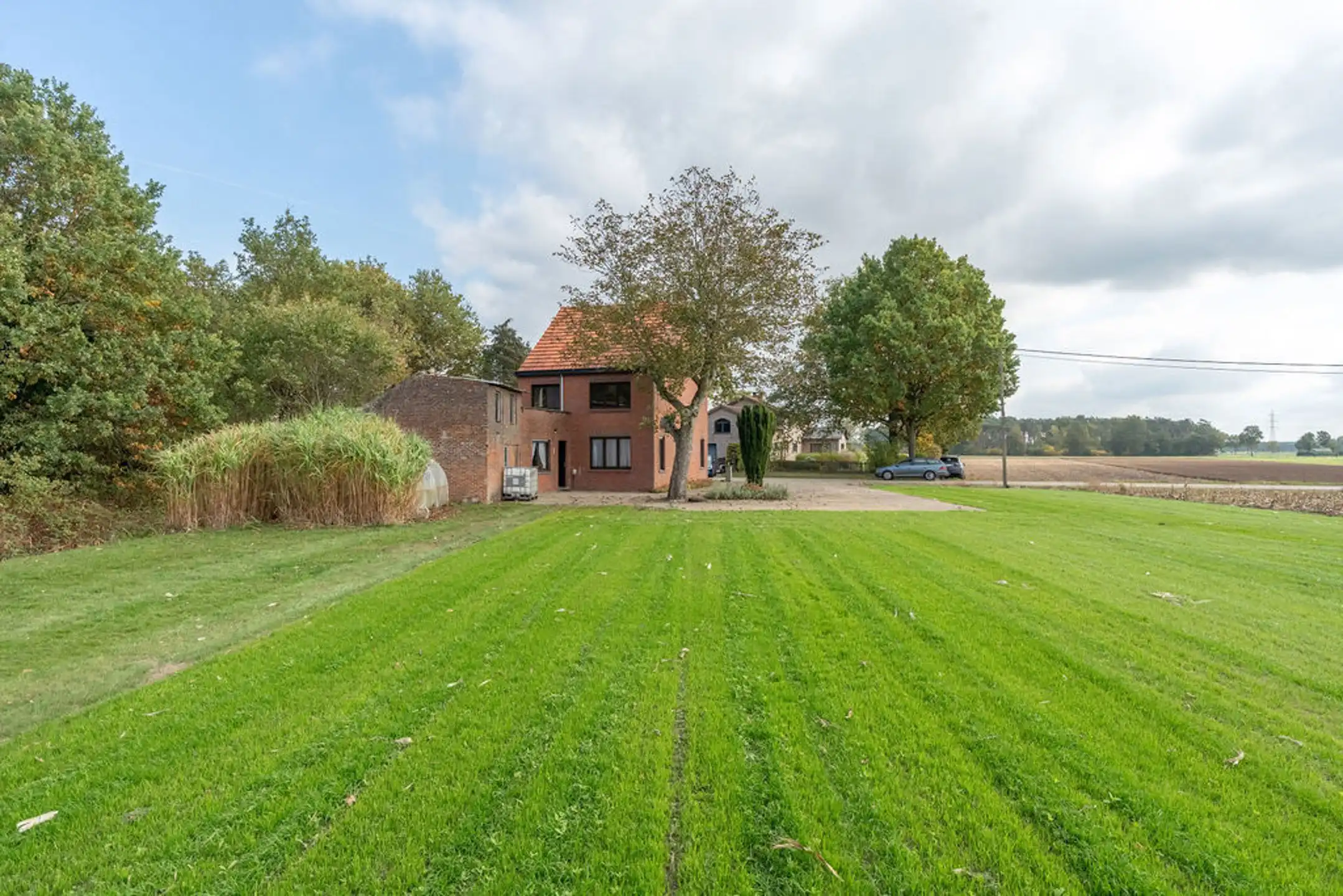 Te renoveren woning op een mooi en gunstig gelegen perceel van in totaal 6.449 m². foto 11