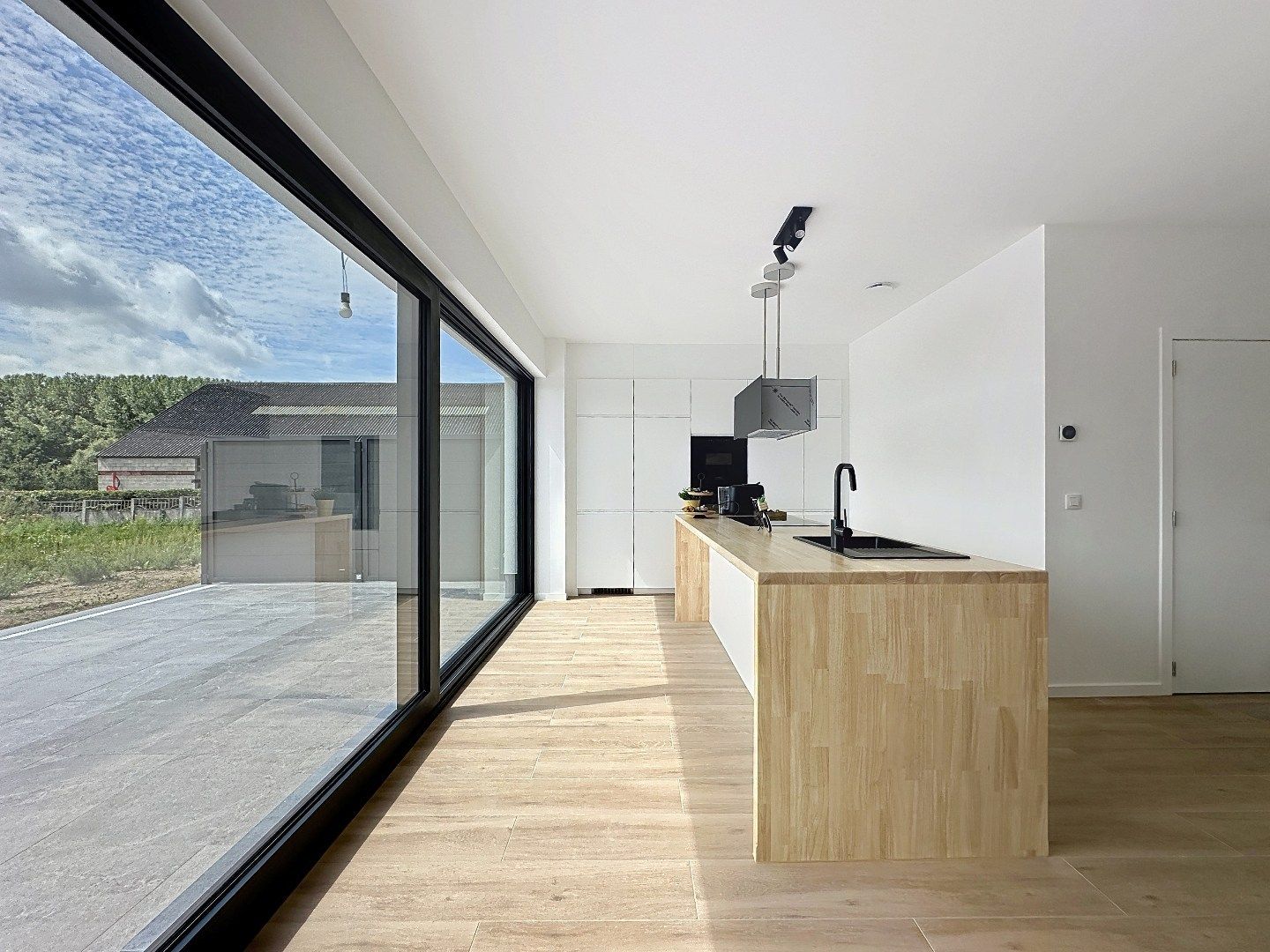 Instapklare vernieuwbouwwoning in het mooie Wezemaal foto 5