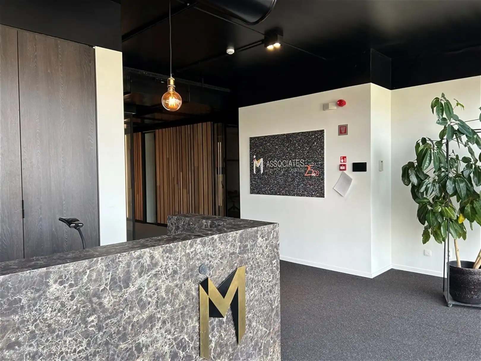 Kantoorgebouw foto 4