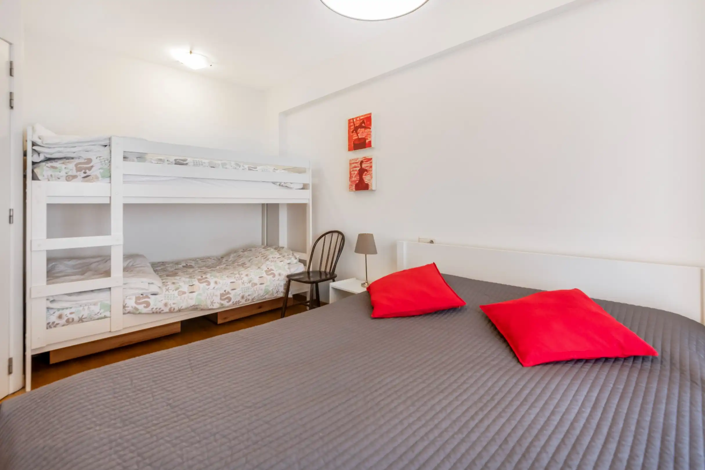 Verzorgd, zuidgericht  gemeubeld appartement gelegen vlakbij de Lippenslaan en de Dumortierlaan foto 12