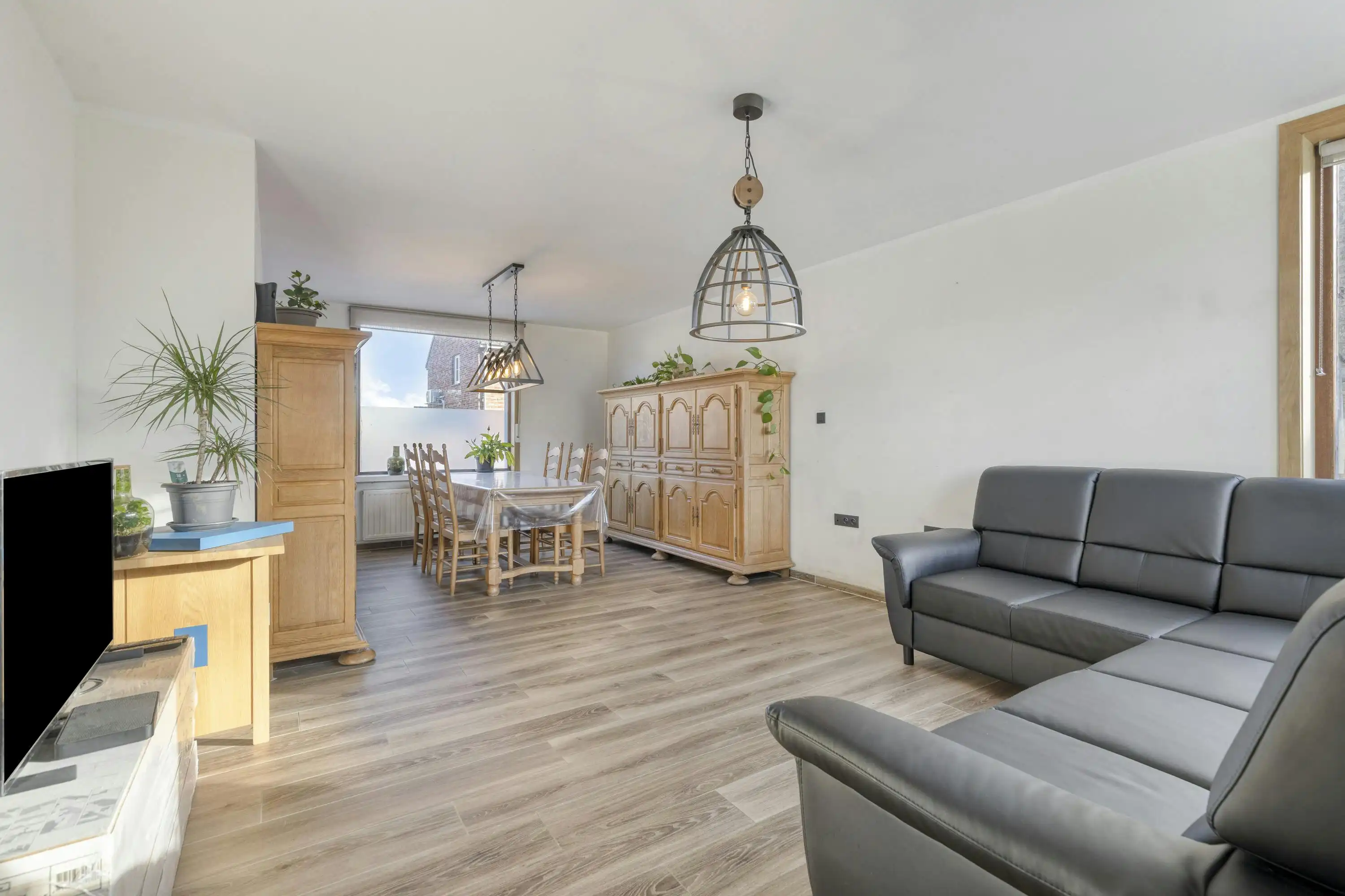 Huis te koop met drie slaapkamers op 1156m² grondoppervlakte foto 3