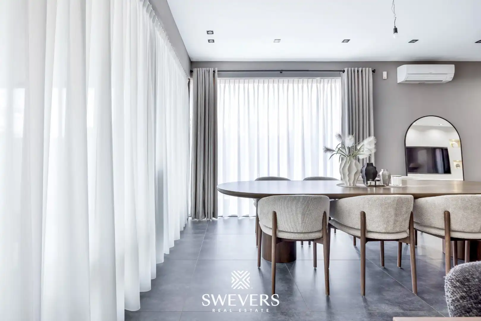 Stijlvol wonen op een ruim perceel met 4 slaapkamers en topafwerking foto 12