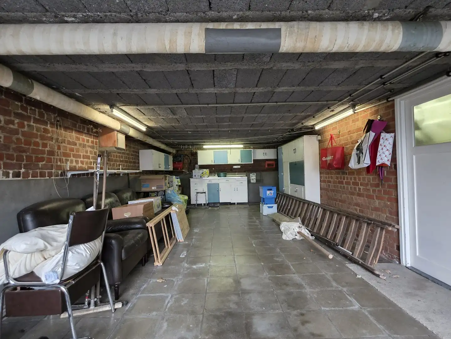 Stevige woning met 3 slaapkamers in doodlopende straat in Kuurne met ruime garage en mooie tuin. foto 21