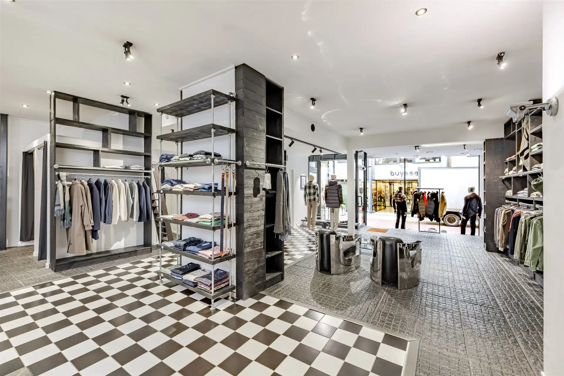 Prachtig winkelpand met duplex op groot perceel foto 9