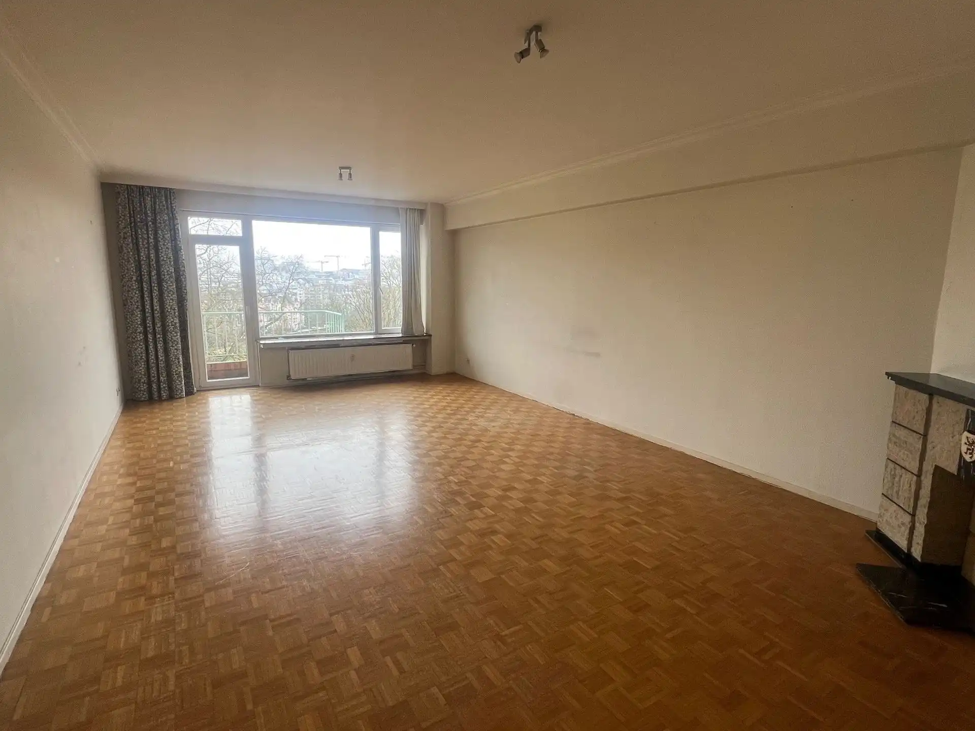 PRACHTIG APP MET 2 SLAAPKAMERS MET UITZICHT OP DE SQUARES foto 3