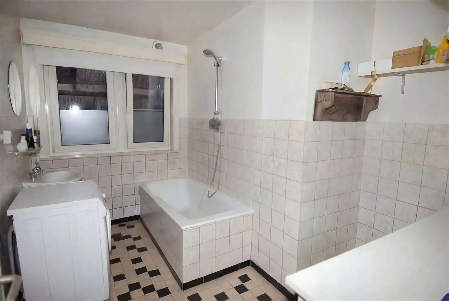 Ruim gelijkvloers appartement met 2 slaapkamers, tuin en garagebox. foto 10