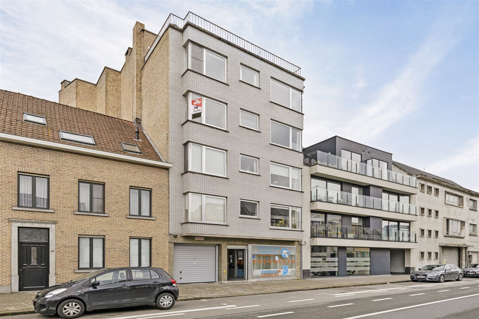 APPARTEMENT MET DRIE SLAAPKAMERS, GARAGE (optioneel) EN KELDERBERGING foto 1