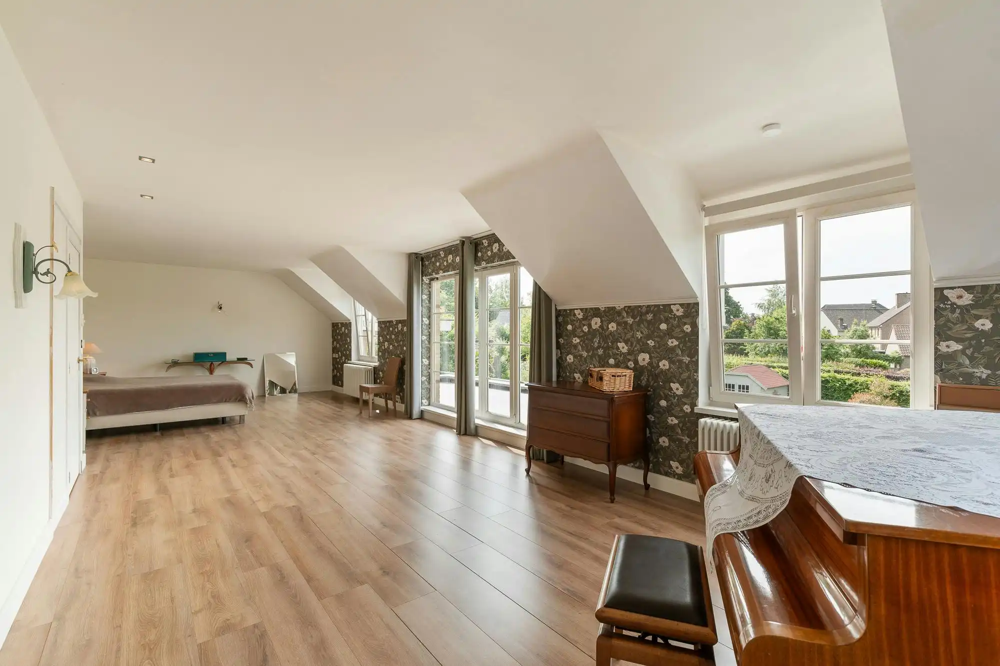 Exclusieve villa met polyvalente ruimte te koop in Kobbegem foto 14