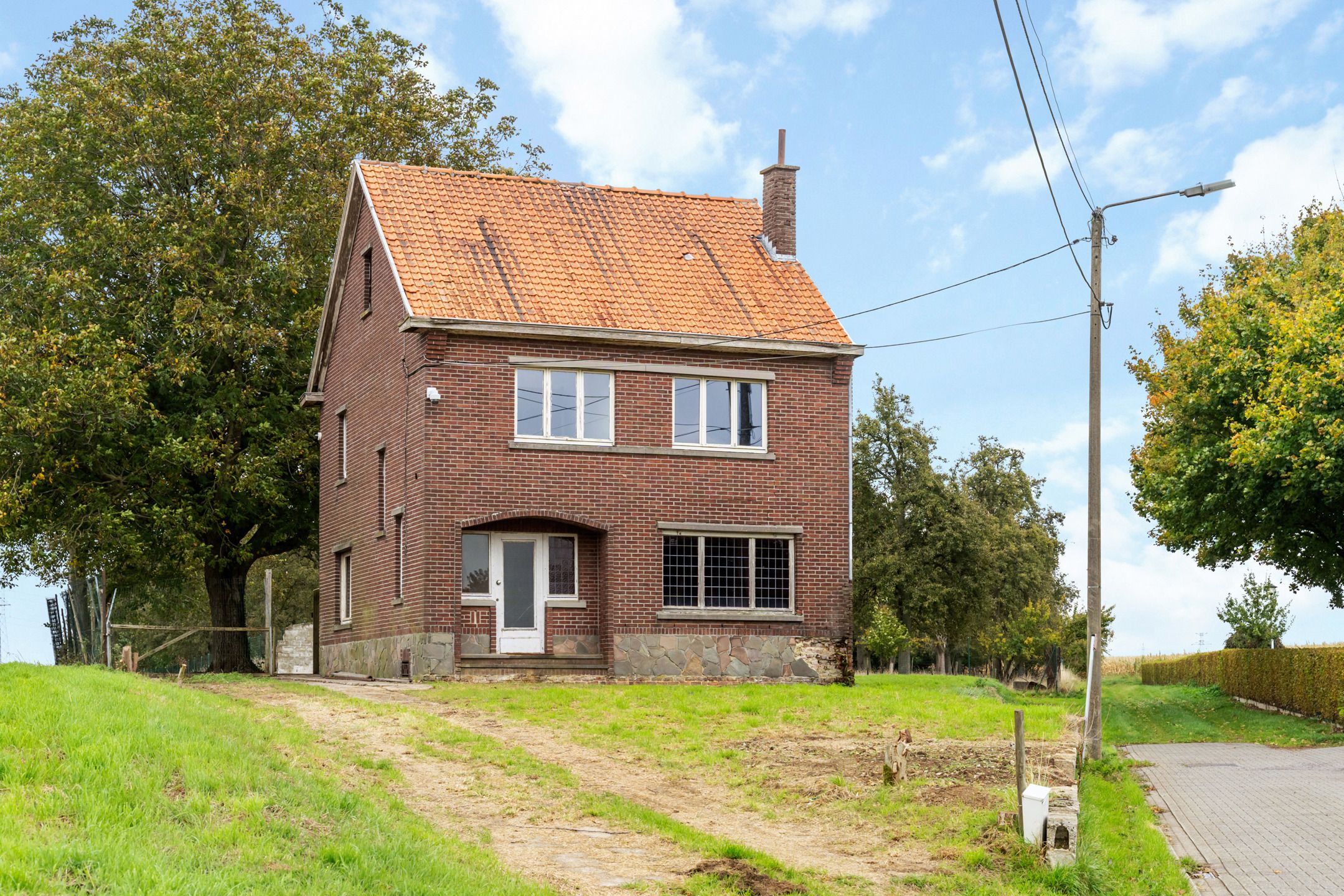 Hoofdfoto van de publicatie: Te renoveren woning op 12a85ca te Valmeer