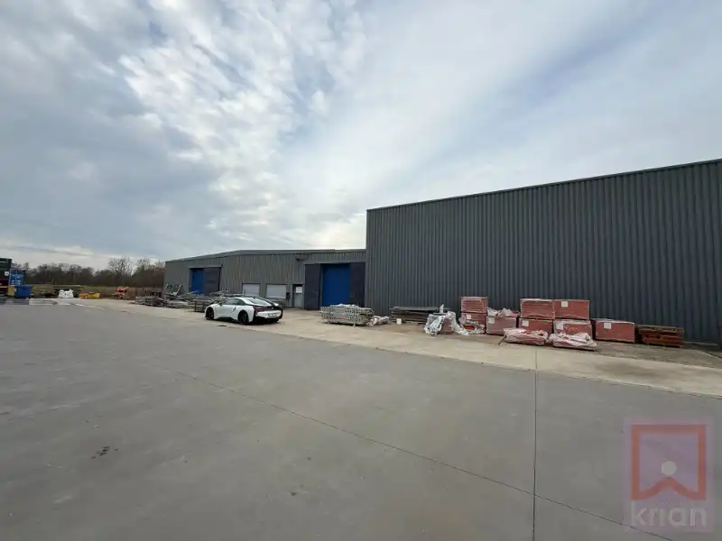 Magazijn / KMO-gebouw te huur – ± 1.500 m² foto 3