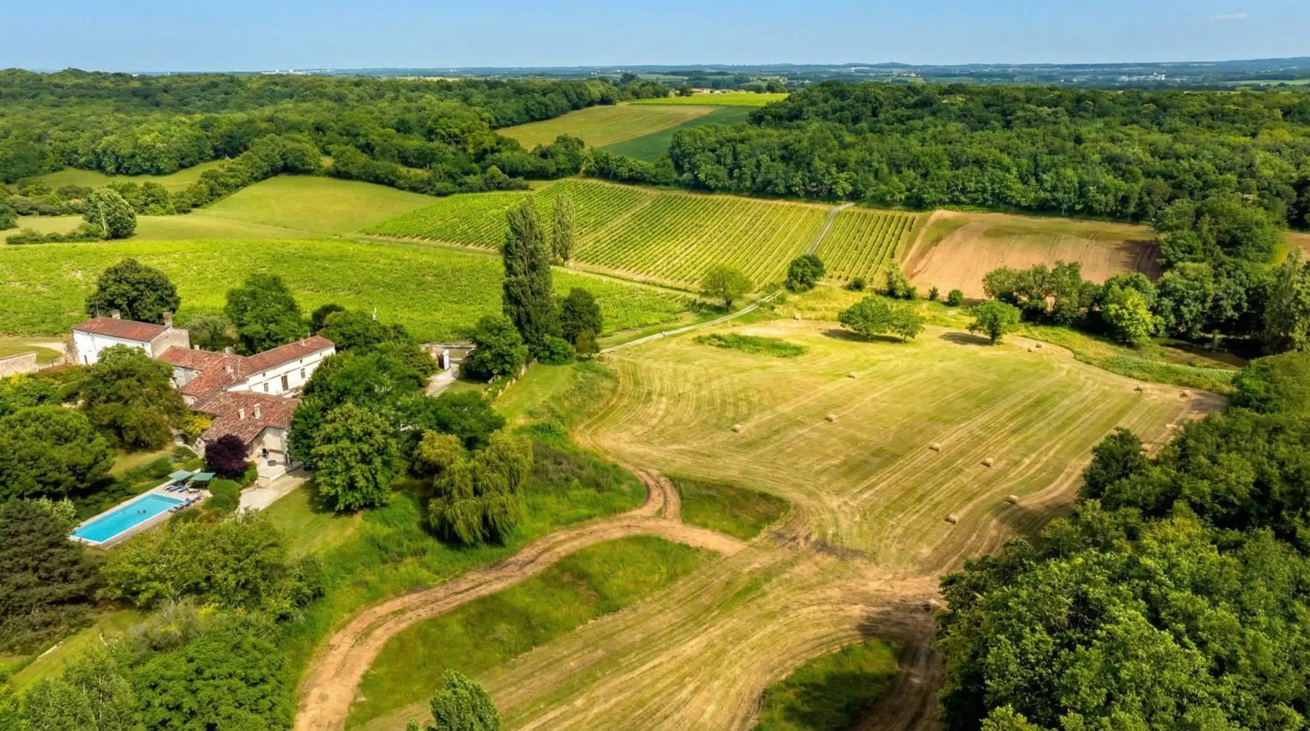 Vakantiegeluk te koop! Romantische eigendom op de heuveltop foto 6