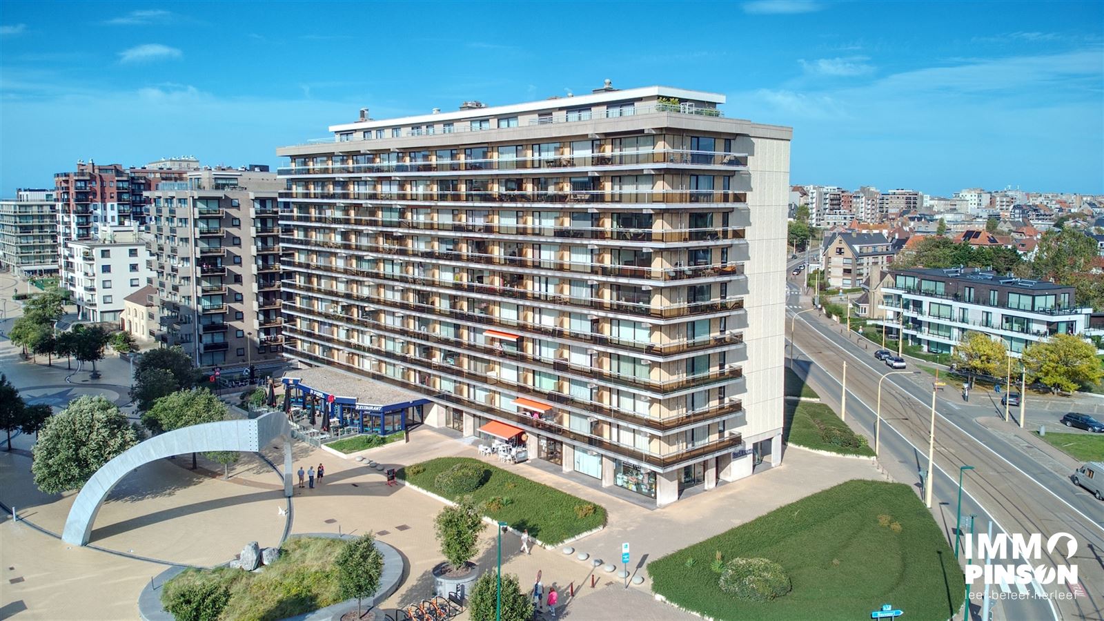 Goed uitgerust restaurant of handelspand foto 12