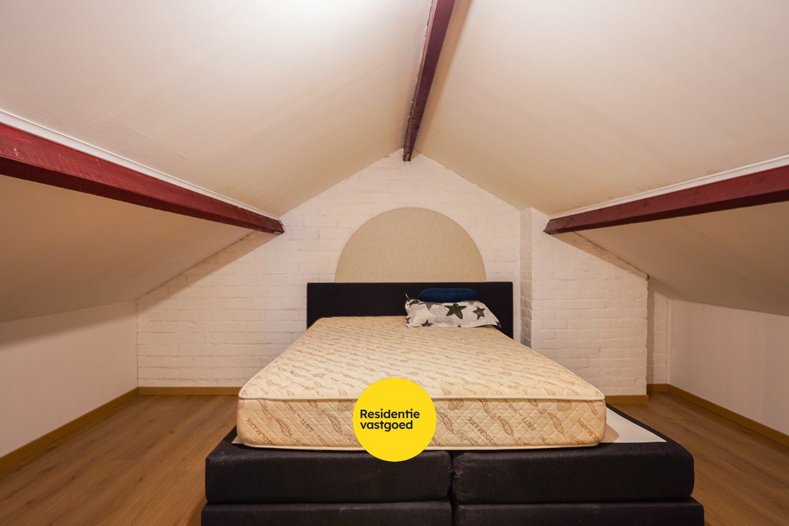 Woning met 5 slaapkamers in het centrum van Eernegem foto 25