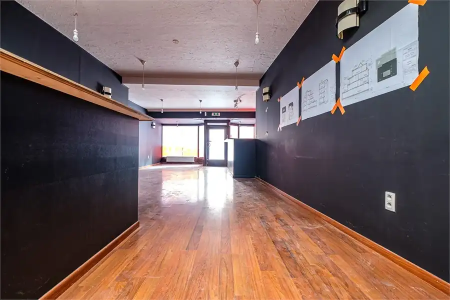 HANDELSRUIMTE MET VEEL POTENTIEEL TE HUUR IN HET CENTRUM VAN SINT-TRUIDEN foto 4