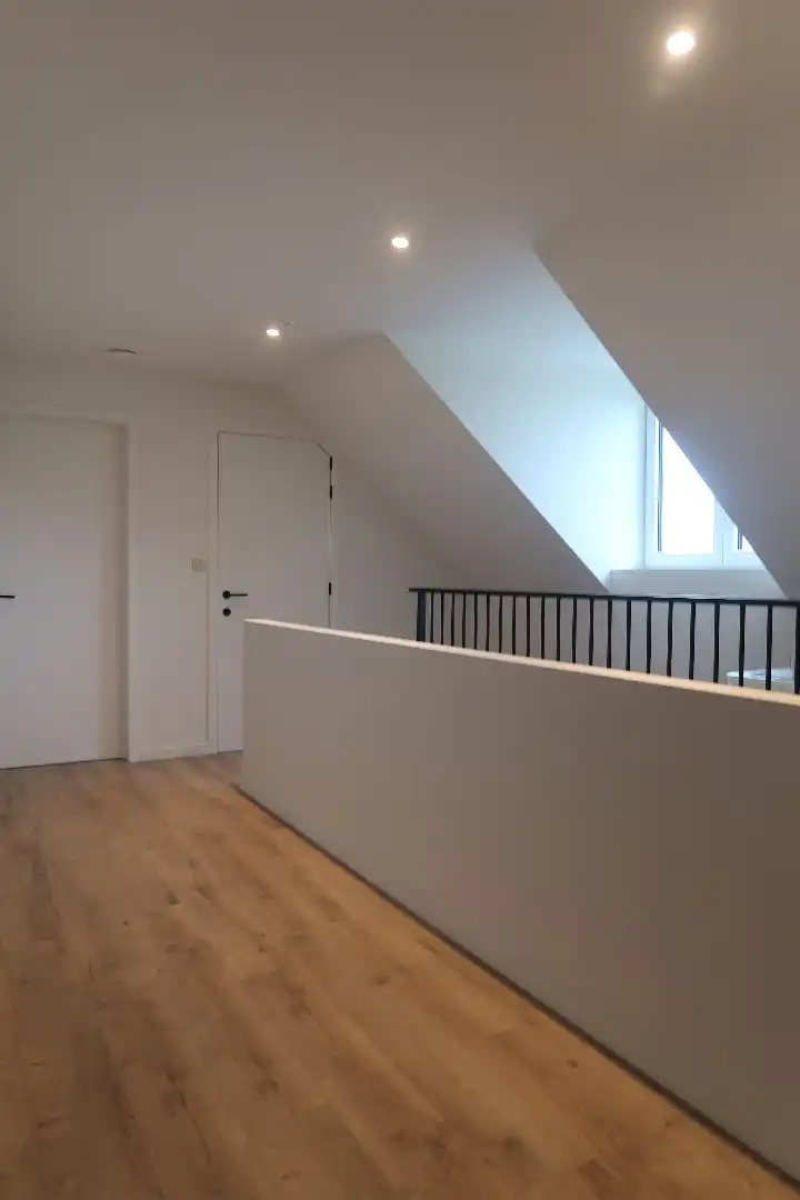 Moderne koppelwoning met 4 slaapkamers en prachtige vergezichten, omringd door groen foto 11
