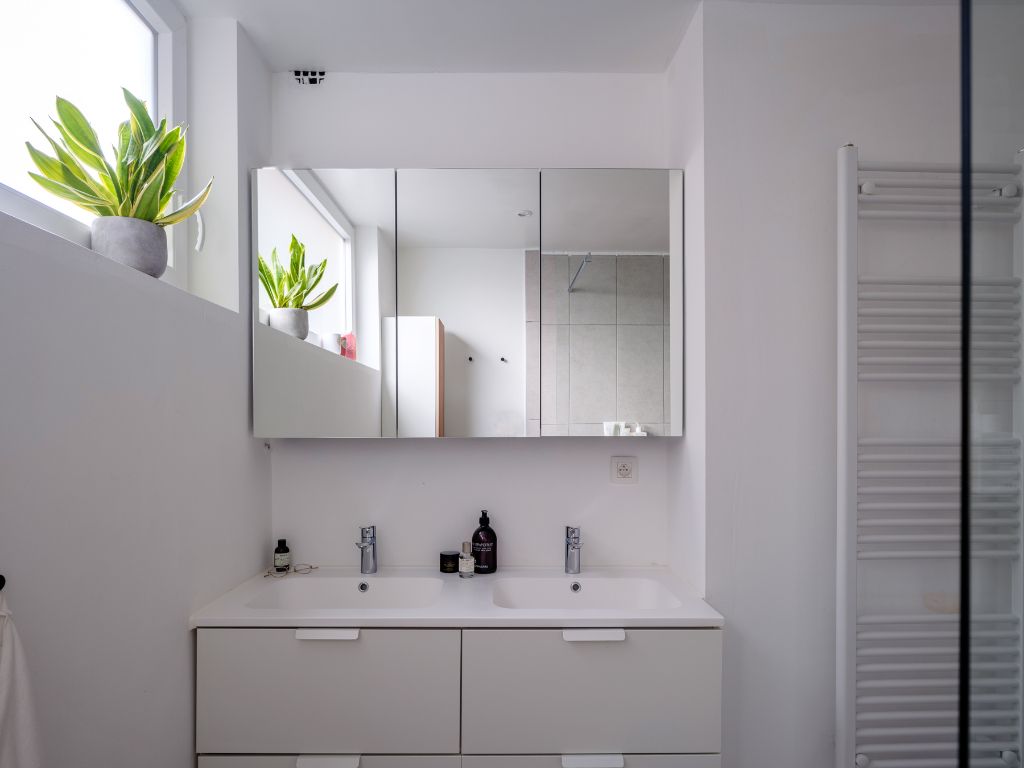 Stijlvol en lichtrijk 2-slaapkamer appartement met terras op wandelafstand van het historisch centrum. foto 16