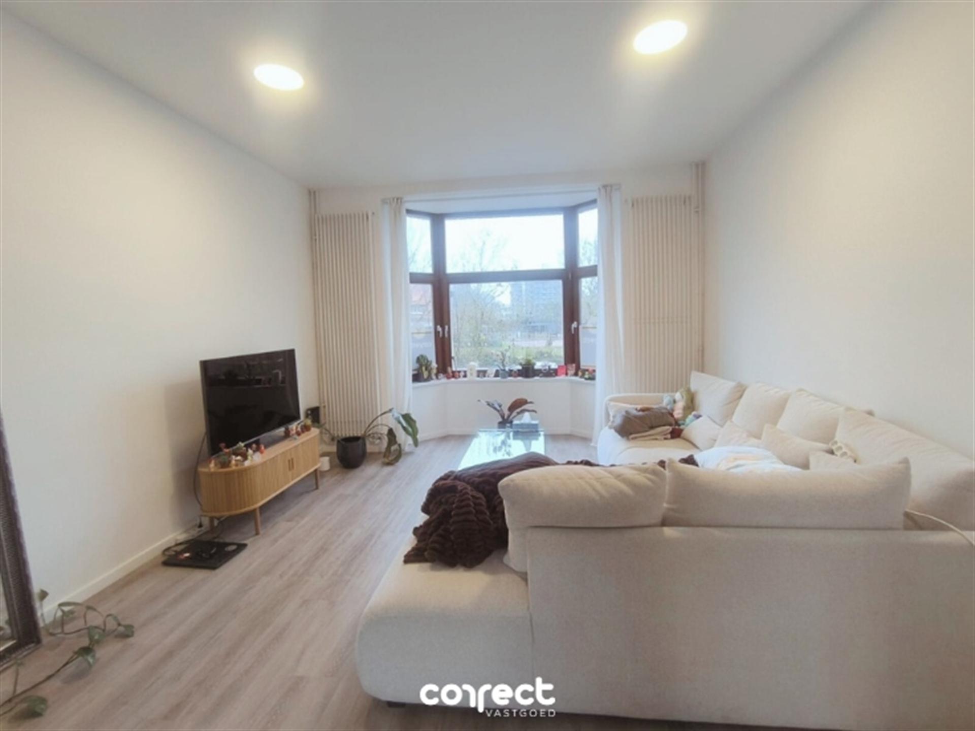 Ruim appartement op de eerste verdieping. foto 2