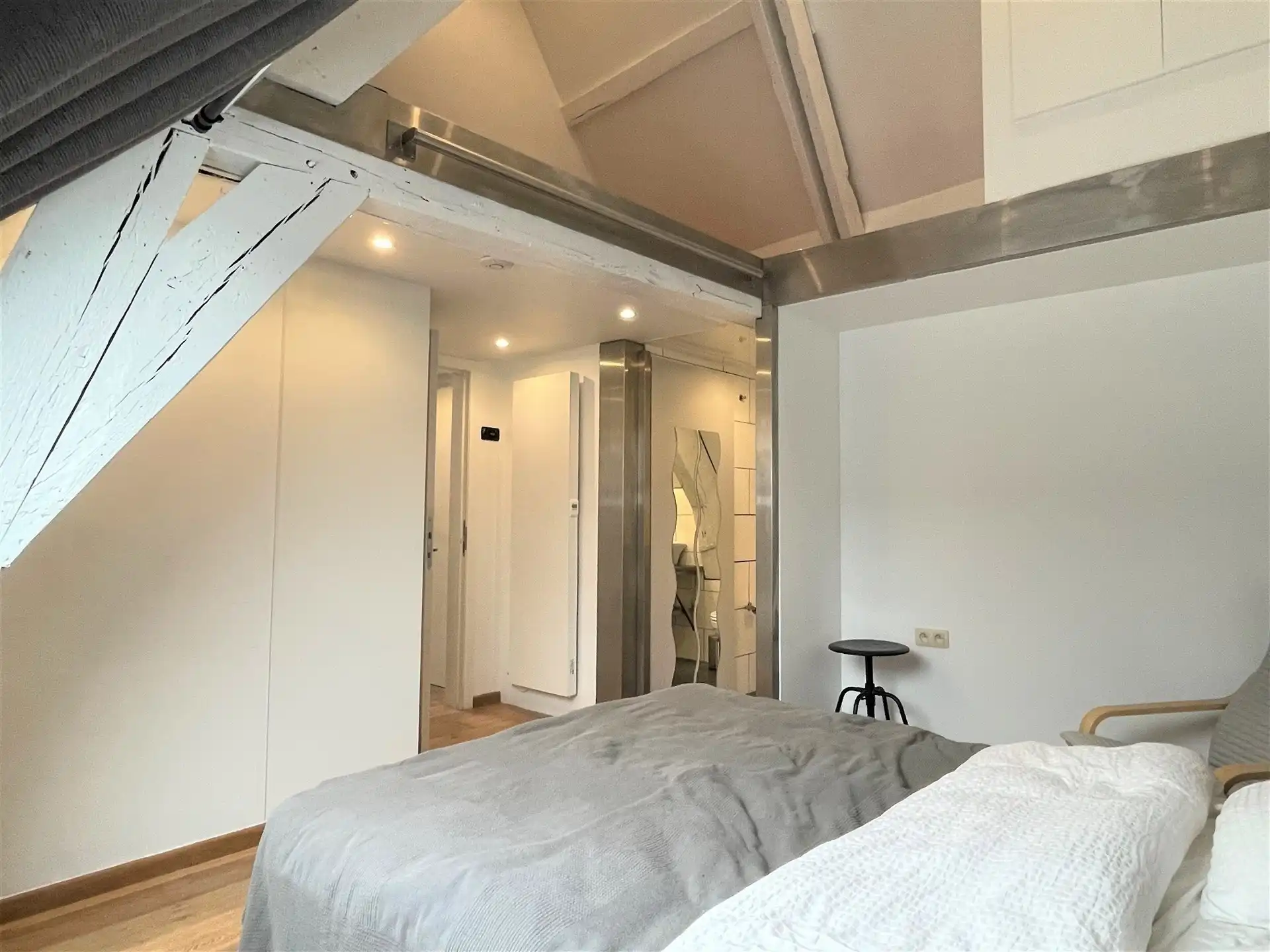 Gemeubeld appartement aan de Grote Markt, Antwerpen! foto {{pictureIndex}}