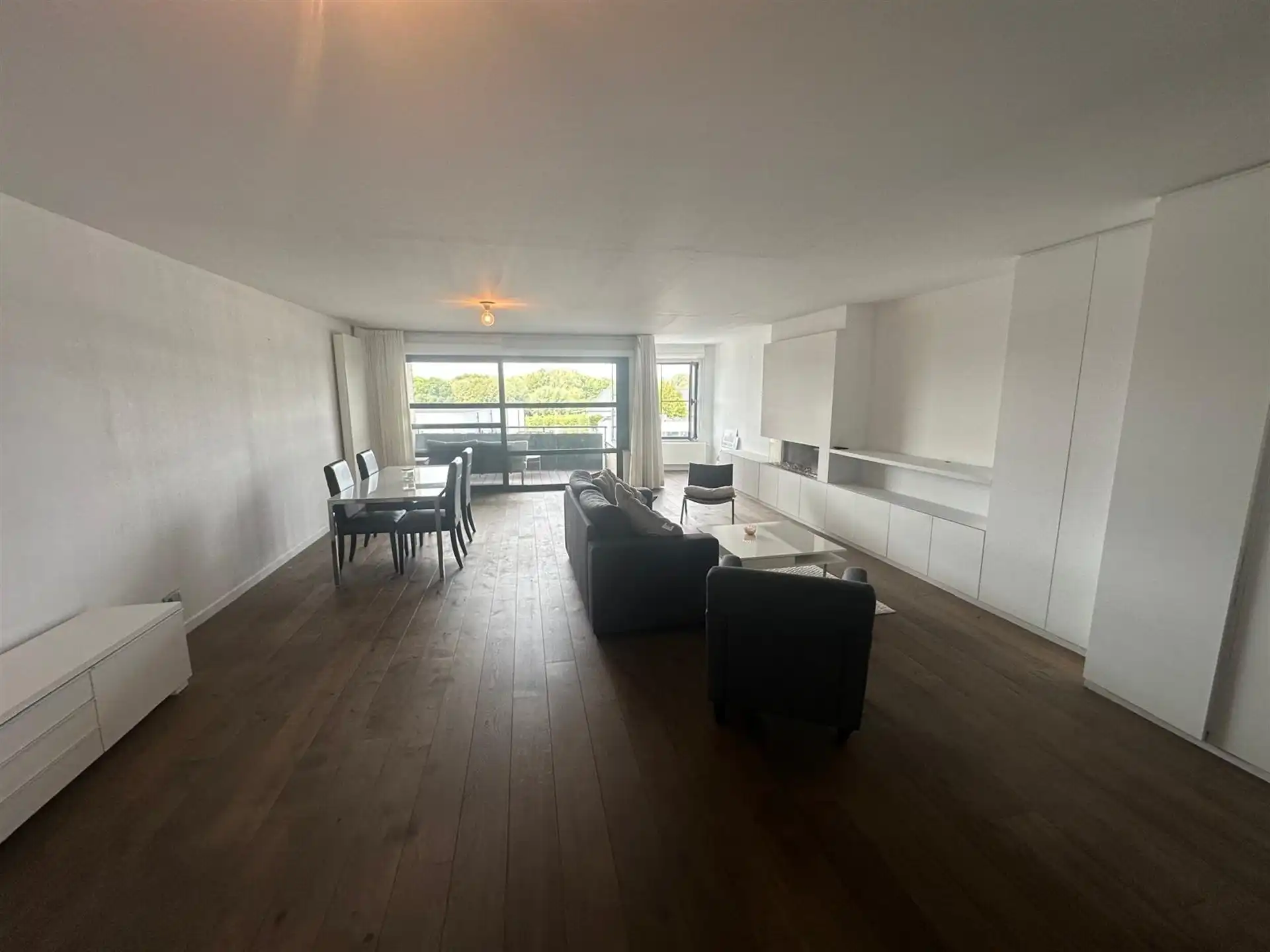 Stijlvol en lichtrijk appartement met twee terrassen en open uitzicht foto 15